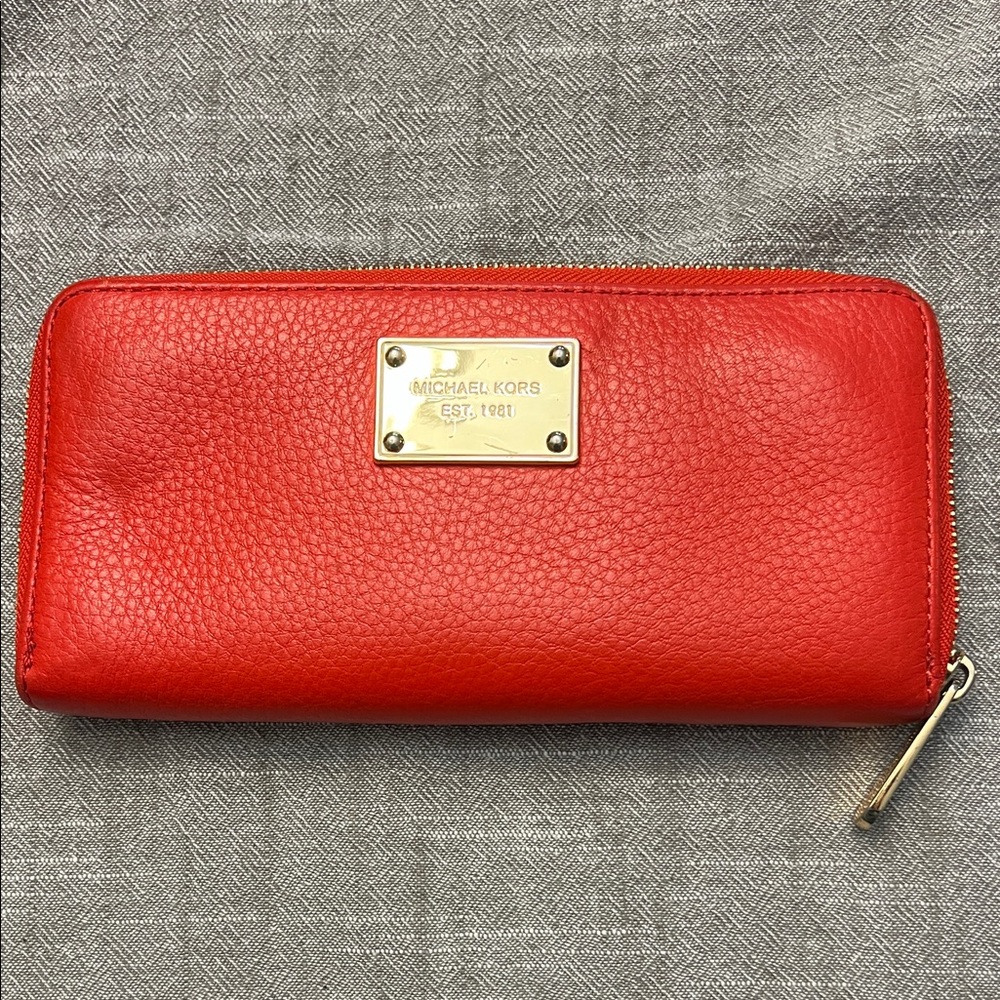 Michael Kors Jet Set Red Pebbled Zip Around d Wallet